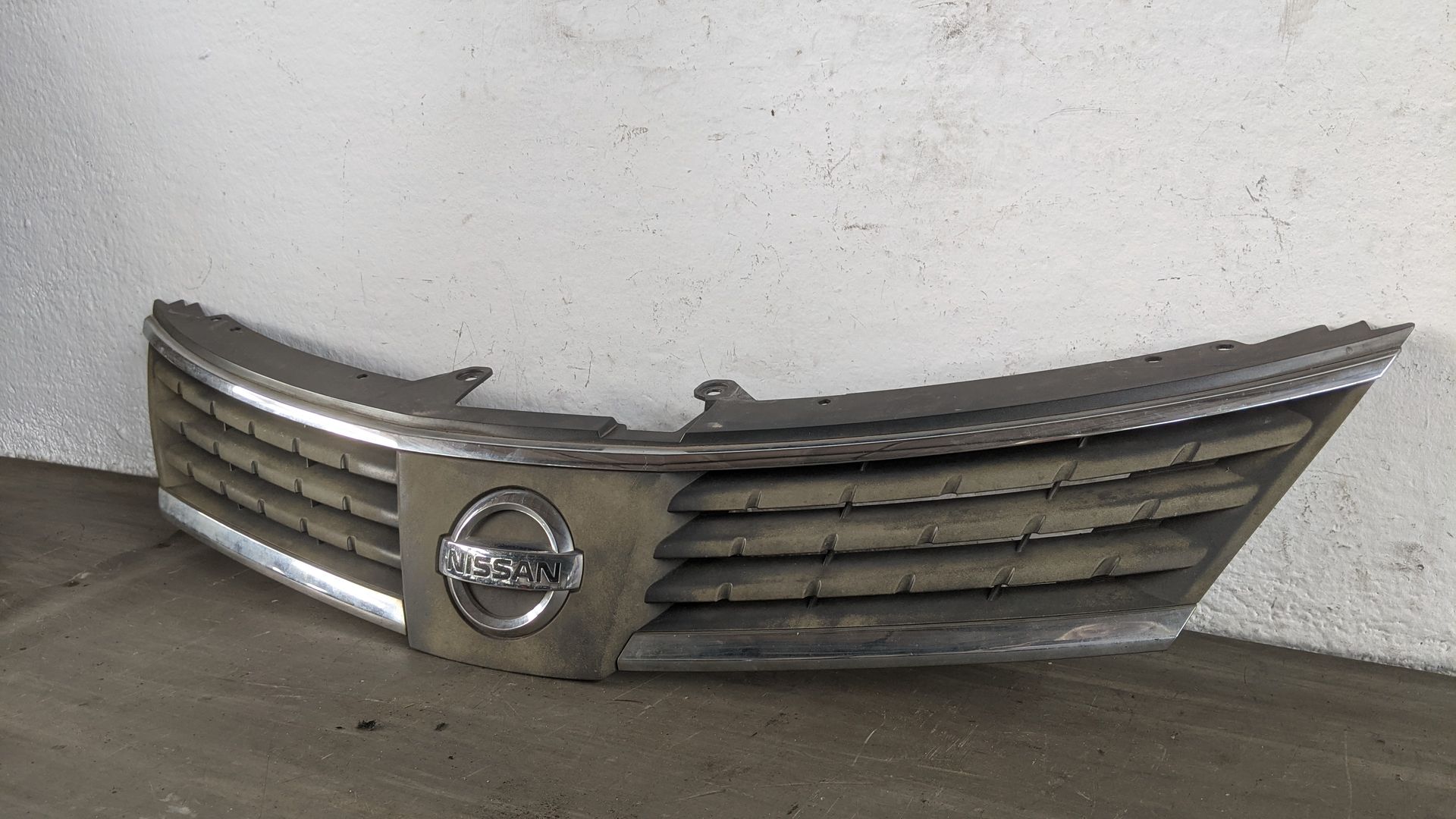 Nissan Tiida Hatch Back Grill Kühlergrill Frontgrill Originalteil