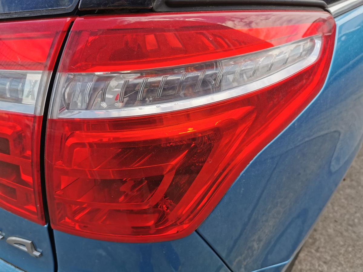 Citroen C4 Picasso U Rückleuchte Schlussleuchte Rücklicht aussen rechts 5 Sitzer