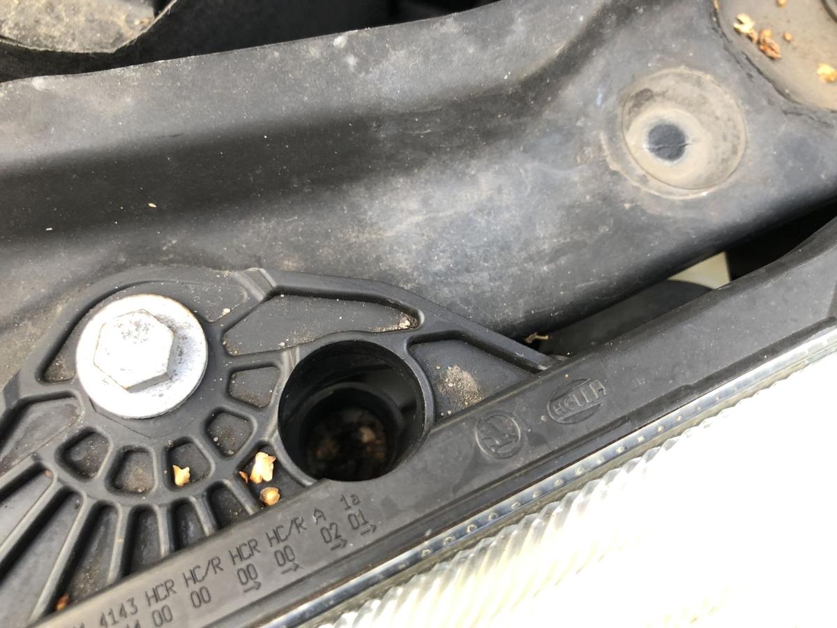 Skoda Fabia 5J Scheinwerfer rechts Hauptscheinwerfer Halogen H4 Tr&uuml;b bis 2010