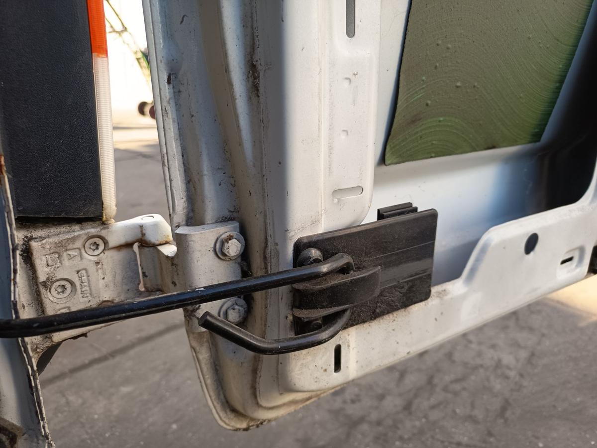 VW Caddy II 9KV orig Heckt&uuml;r rechts mit Scheibe Fl&uuml;gelt&uuml;r L902 wei&szlig; Bj 2003