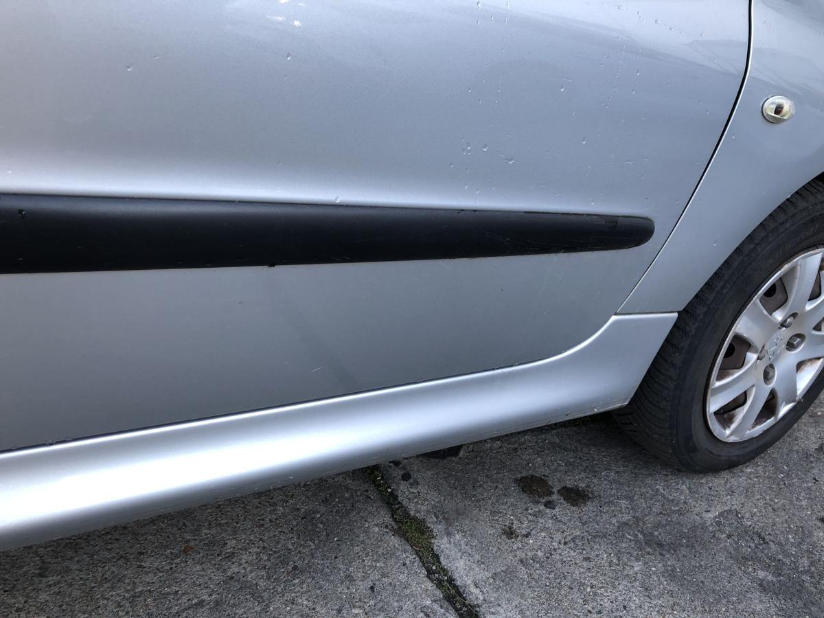 Peugeot 206+ T&uuml;r vorn rechts Beifahrer Rohbau 5 t&uuml;rer EZR Aluminiumgrau Met