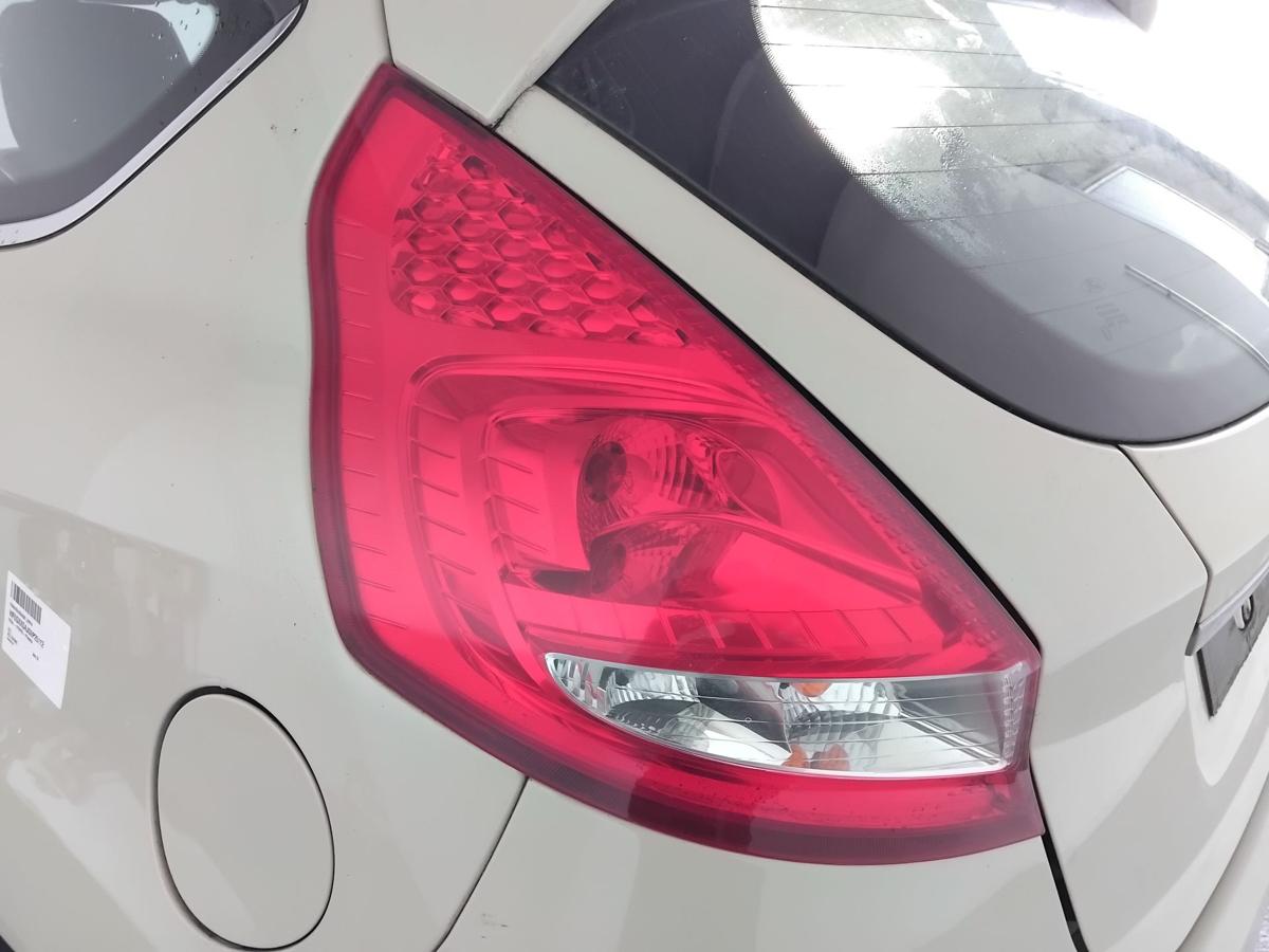 Ford Fiesta JA8 original Rückleuchte Schlussleuchte links BJ2009