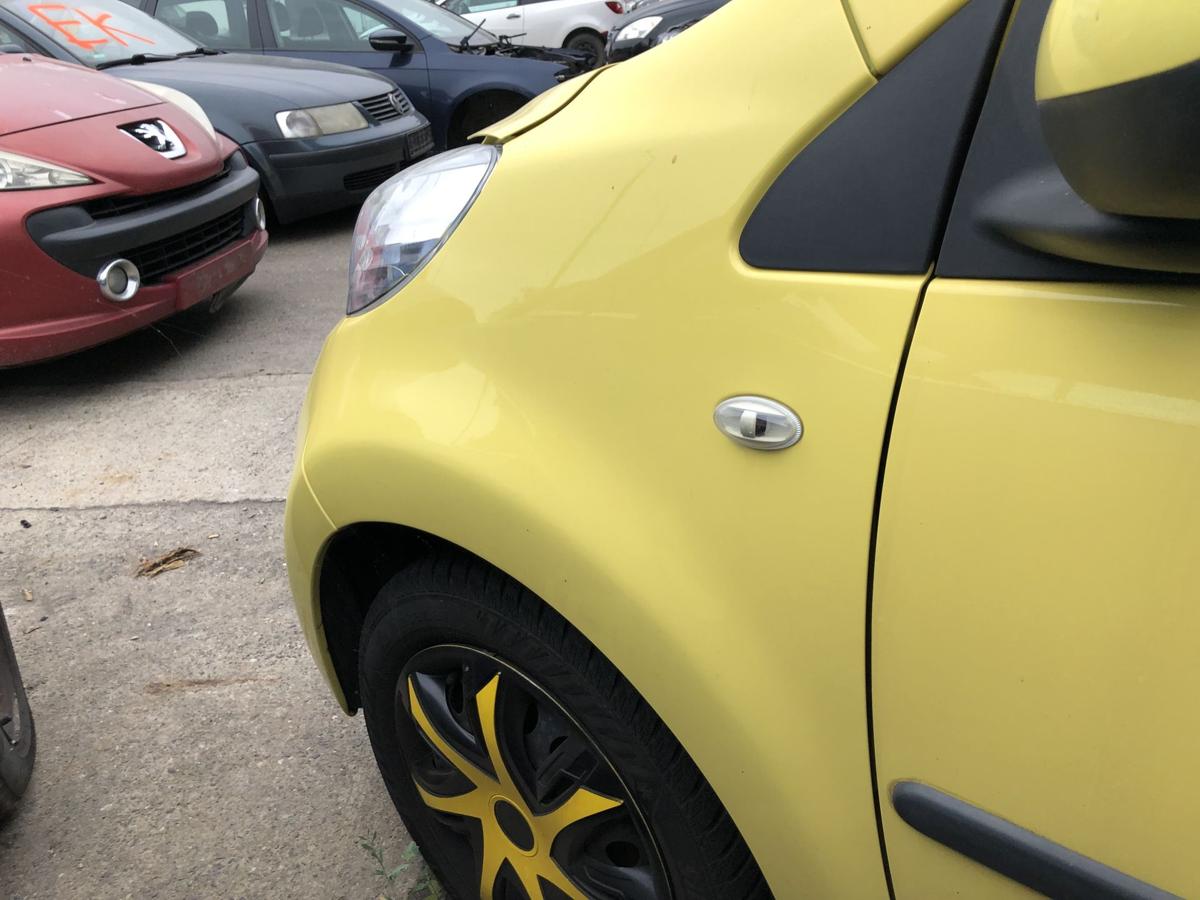 Peugeot 107 Typ P Kotfl&uuml;gel vorn links Fahrerseite KBL Citrus Gelb