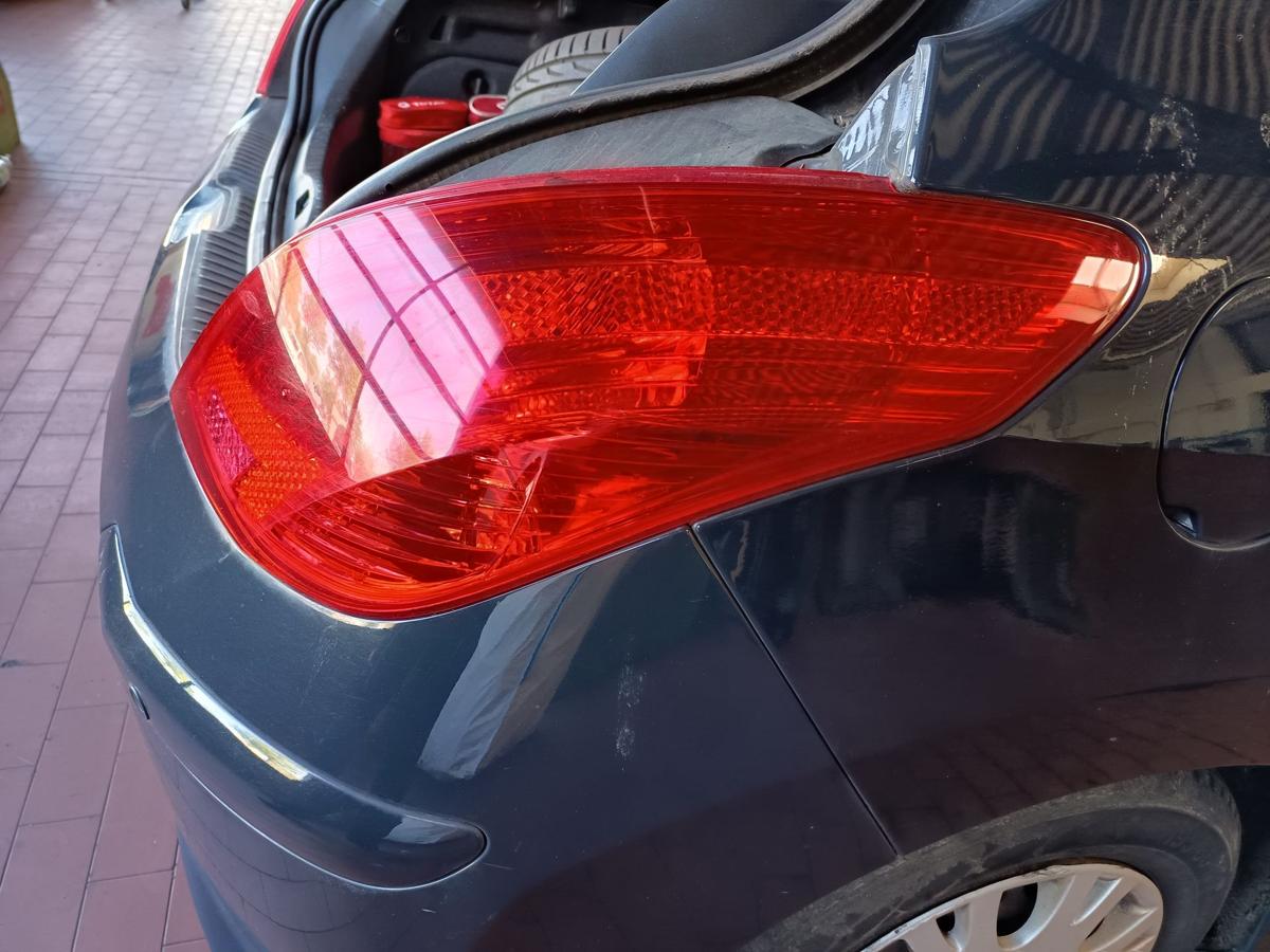 Peugeot 308I original R&uuml;ckleuchte rechts 5 T&uuml;rer Baujahr 2008