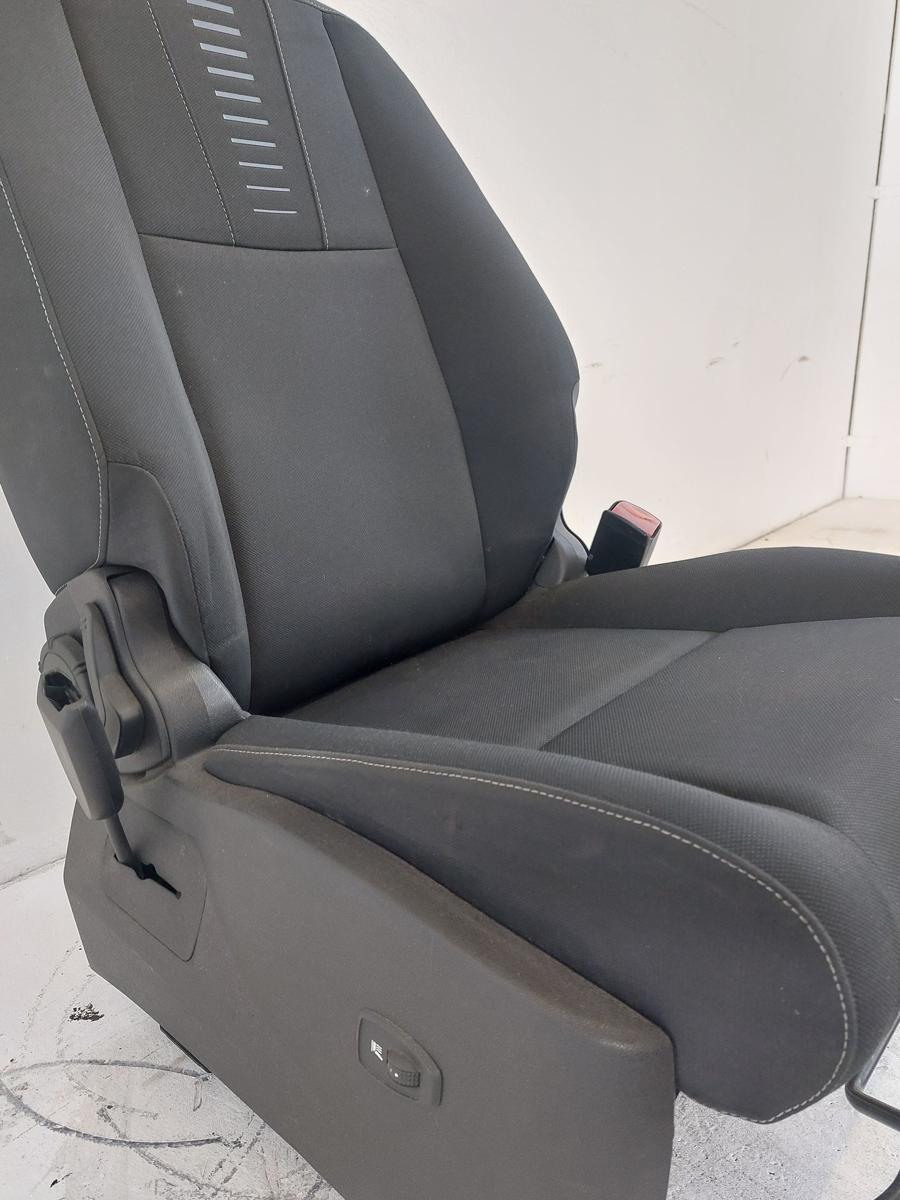 Renault Megane III KZ Kombi Beifahrersitz Sitz Autositz vorn rechts Stoff SHZ