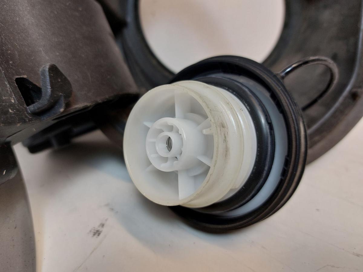 Nissan Micra K14 Tankklappe Tankdeckel Tanverschluss KNV Warm Silver Met