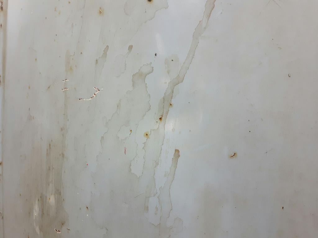 Skoda Octavia ca 1966 Motorhaube mit starken Gebrauchs- und Lagerspuren