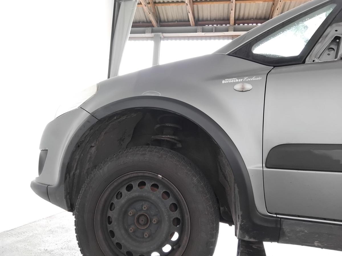 Suzuki SX4 Cross original Kotflügel vorn links für Radlaufverkleidung BJ2009