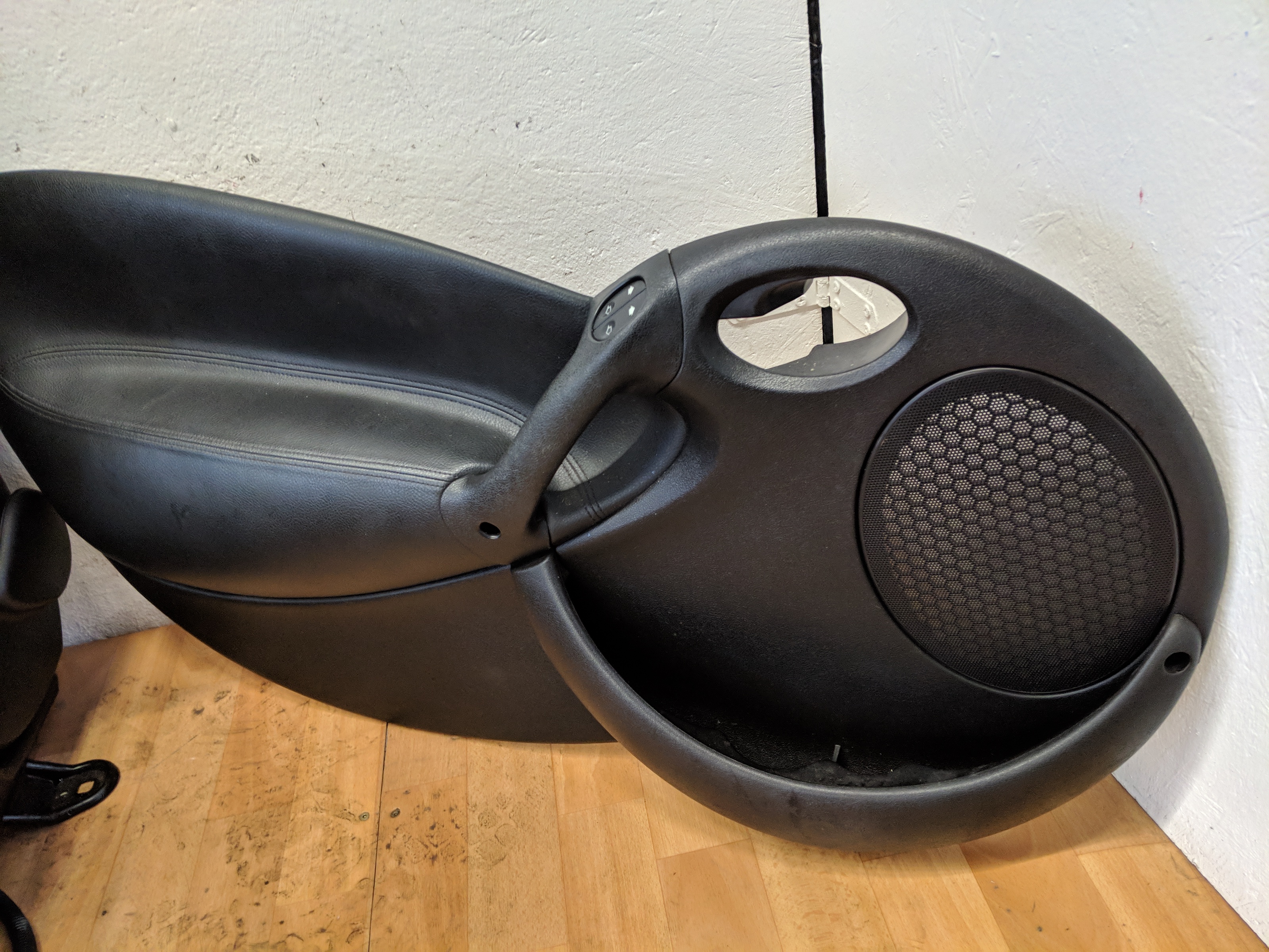 Ford Streetka RL2 Bj.03 Ledersitzausstattung Ledersitze schwarz Türverkleidung