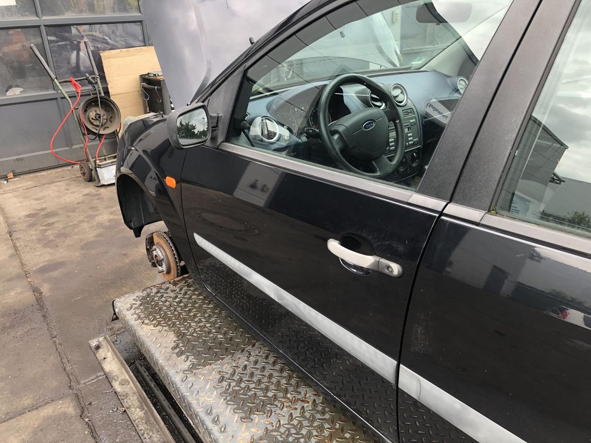 Ford Fiesta ´02 original Tür vorn links Fahrer Pantherschwarz Bj 2007