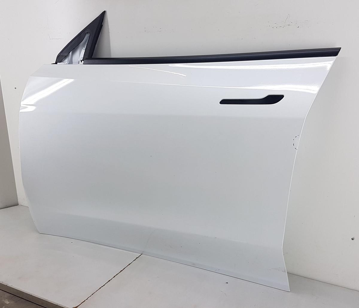 Tesla Model Y T&uuml;r vorn links in PPSW White Water Pearl Bj22 149353700D Rohbaut&uuml;r