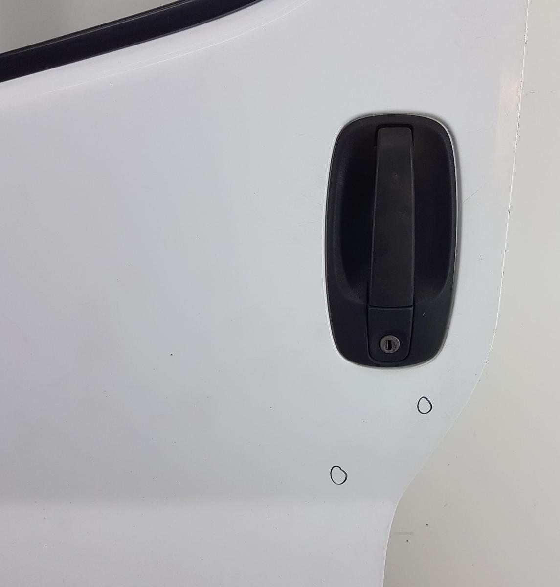Opel Vivaro Tür vorn links in 10U Casablancaweiss Bj2007