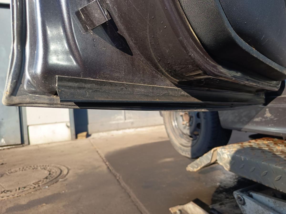 BMW E87 original T&uuml;r vorn links Fahrer Rohbau A22 Sparkling graphite Bj 2005