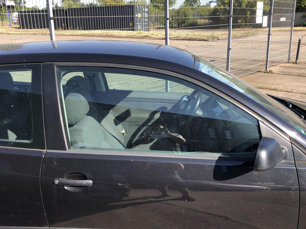 VW Polo 9N 9N1 Tür von rechts Beifahrertür Rohbau LC9Z Black Magic Perl 3trg