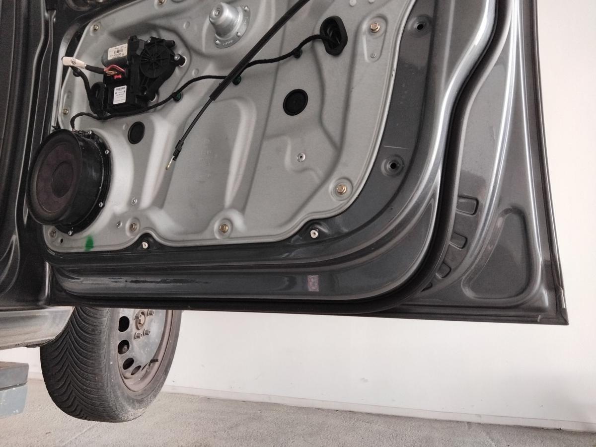 VW Touran 1T Tür vorn rechts Beifahrertür platinumgraumetallic LD7X BJ2004