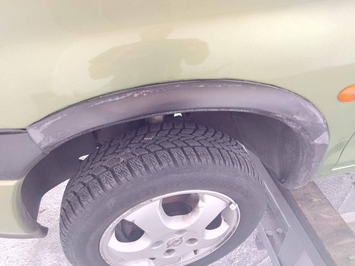 Opel Corsa B original Kotflügel vorn links 49L kiwigrünmetallic BJ2000