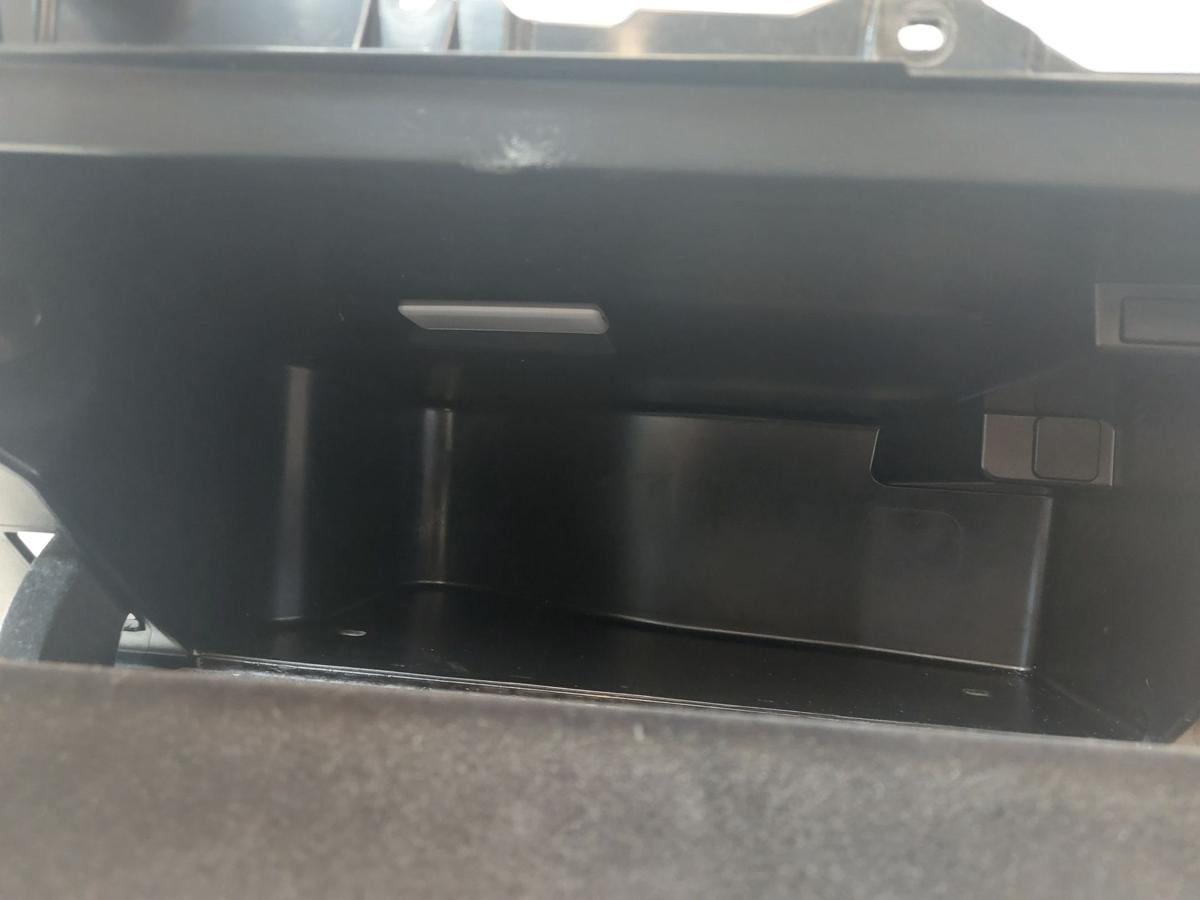 BMW 1er F20 Handschuhfach rechts Handschuhkasten Schalttafelkasten