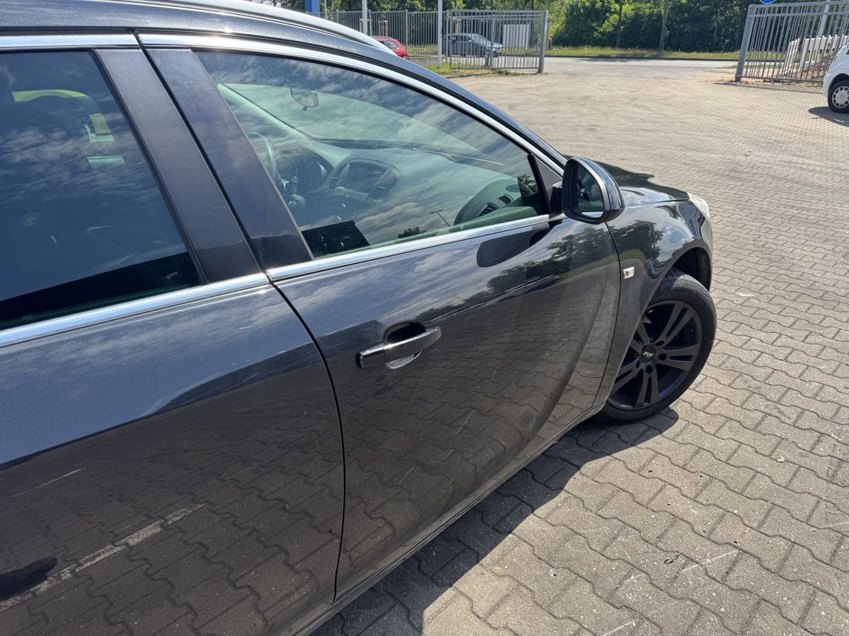 Opel Insignia A original T&uuml;r vorn rechts GAR Graphitschwarz Rohbau Bj.2011