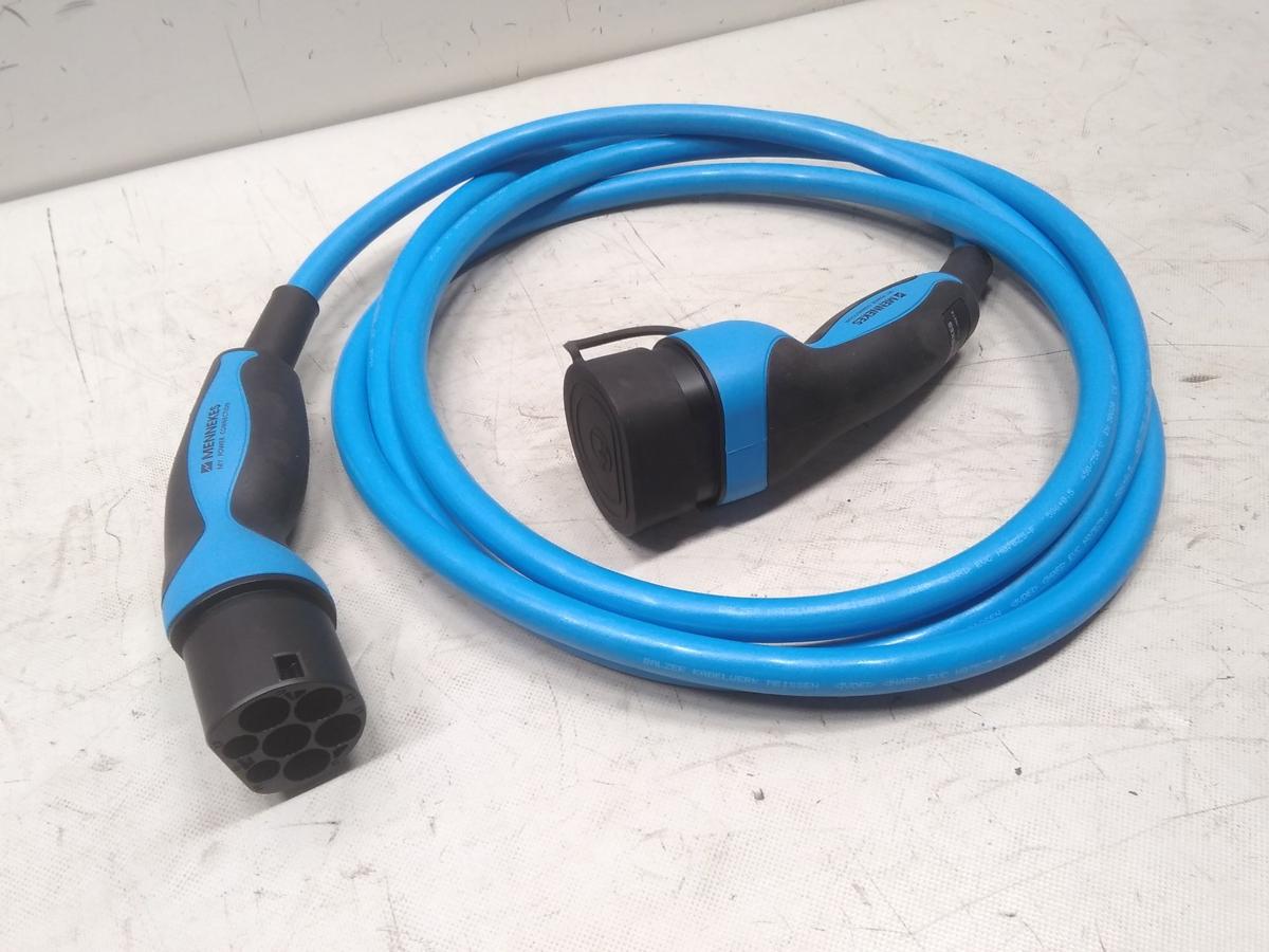 Tesla Model Y Ladekabel 4 Meter 1039810-01-A Menekes 36213/3P+N