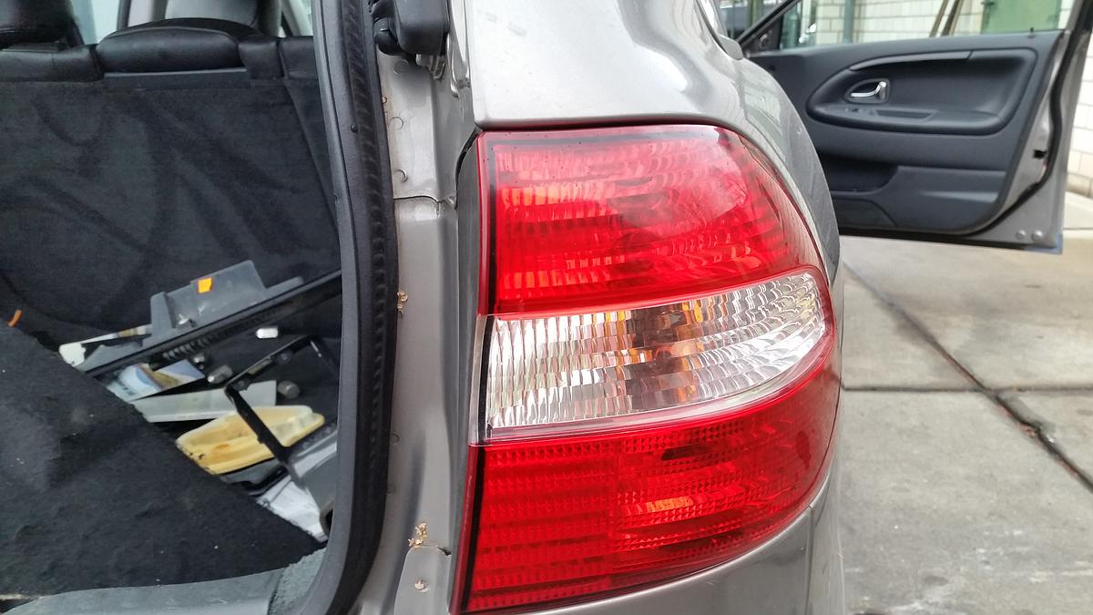Volvo V40 Kombi orig Rückleuchte Schlussleuchte rechts außen Facelift Bj 03