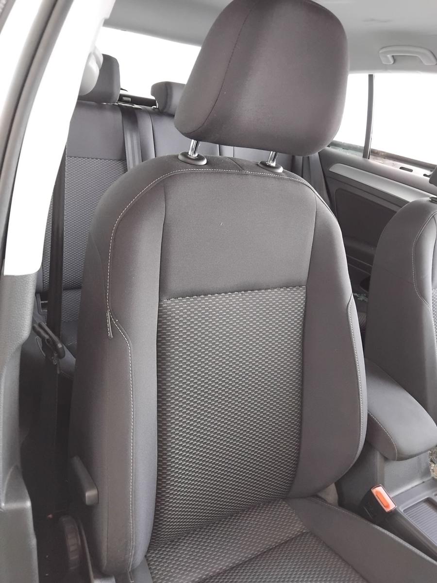 VW Golf 7 orig Sitz vorn rechts Beifahrersitz Stoff dunkelgrau 5t&uuml;rig BJ2019