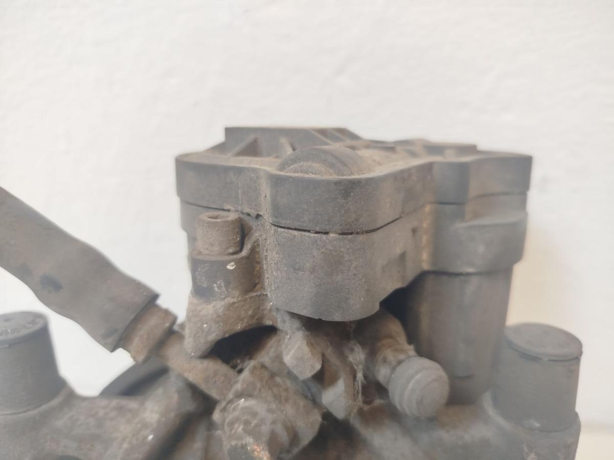 VW Golf Sportsvan AUV Bremssattel hinten links Bremszange elekt Parkbremse 272