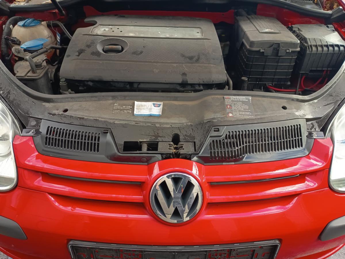 VW Golf V 5 original Kühlergrill Grill mit Emblem LY3D Tornadorot Bj 2004