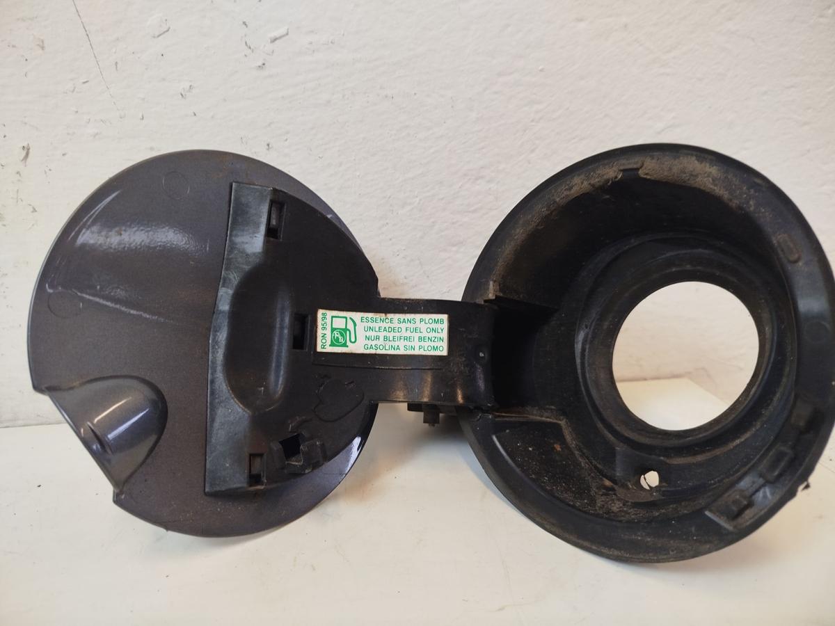 Citroen DS3 Sport Chic Tankklappe Tankdeckel Tankverschluss KTH Thorium Grau