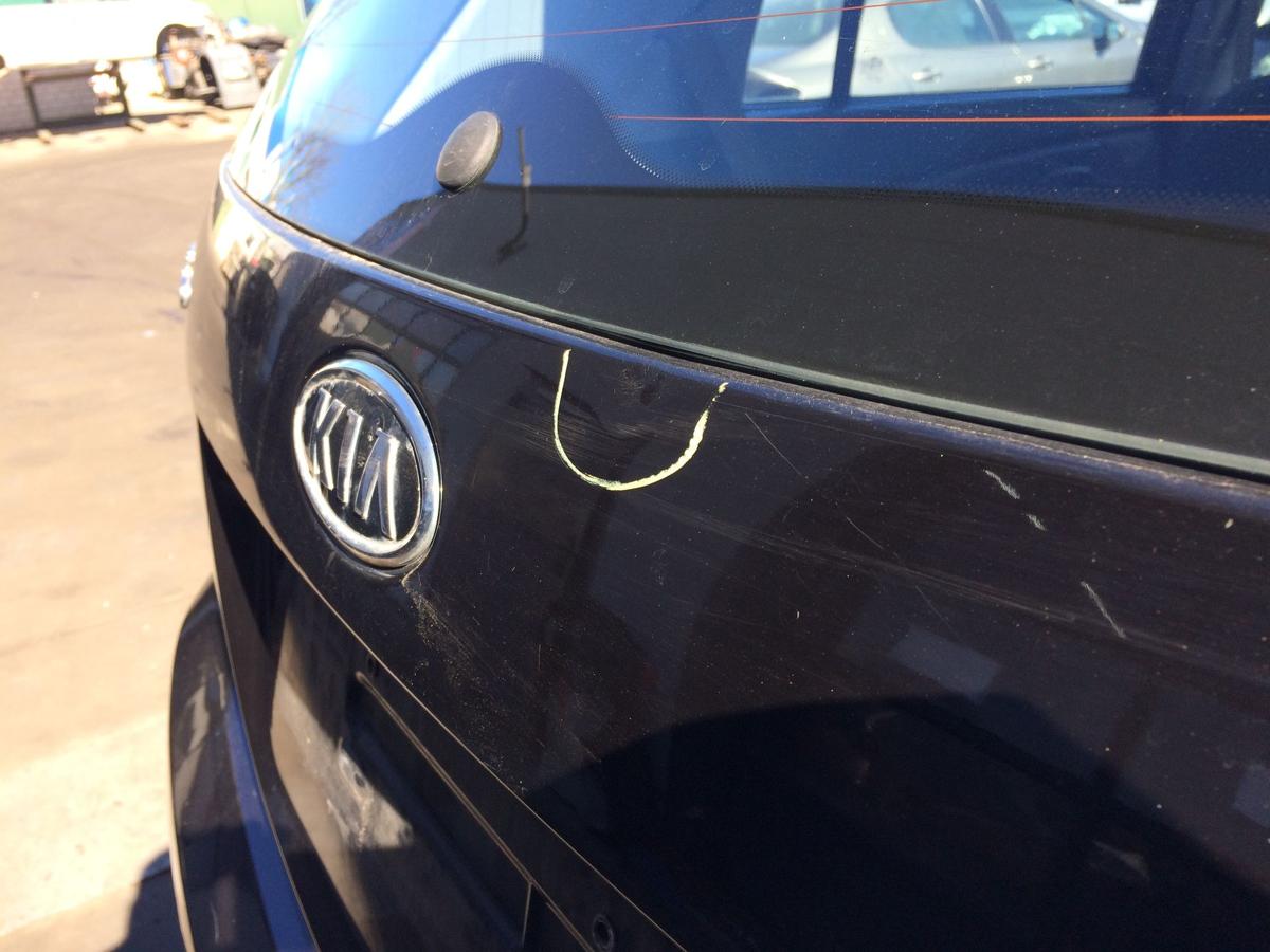 Kia Rio II original Heckklappe mit Scheibe 9B Midnight Black Bj 2010