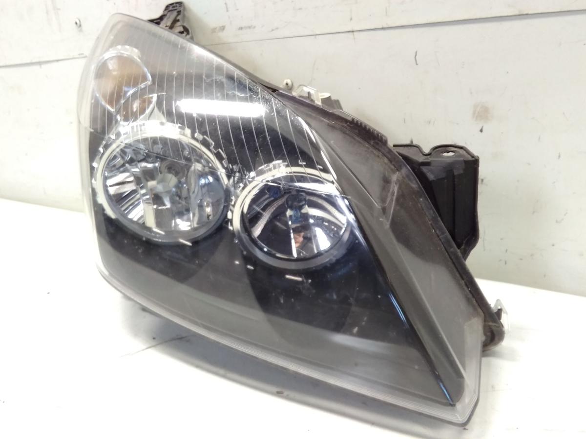Opel Astra H Scheinwerfer vorn rechts schwarzer Hintergrund Halogen TYC BJ2006