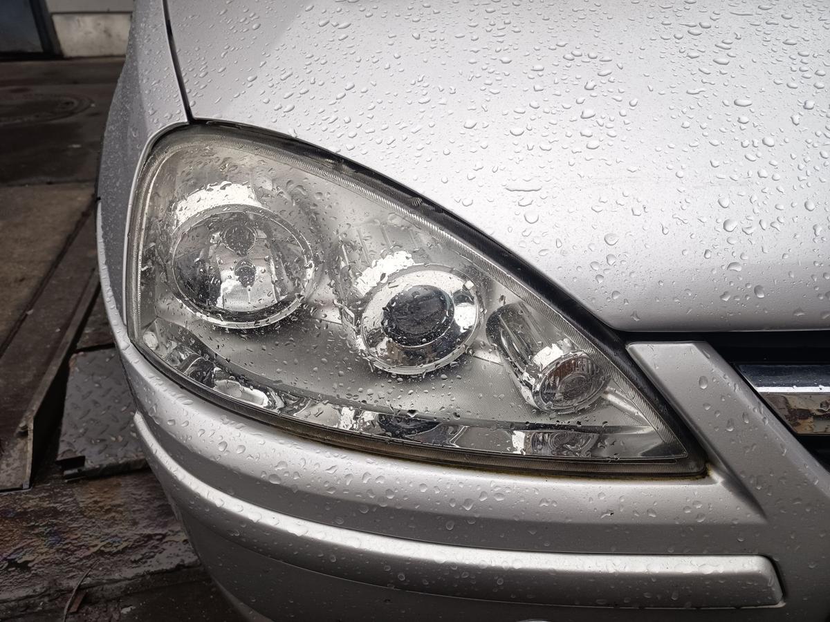 Opel Corsa C 3-TRG Bj 2005 original Scheinwerfer Elipsoid vorn rechts Facelift
