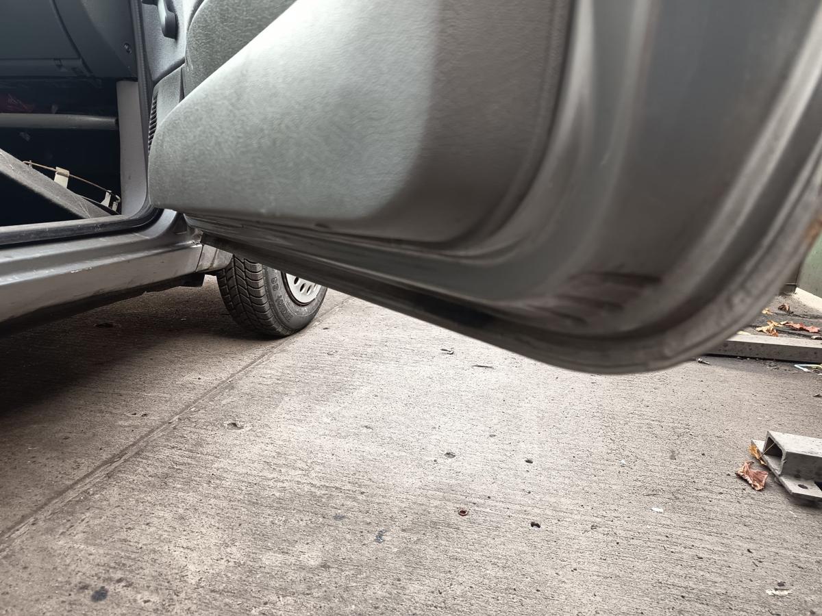 Opel Corsa B S93 Bj1996 orig Tür vorn rechts für manuelle Fensterheber Z140 3TRG