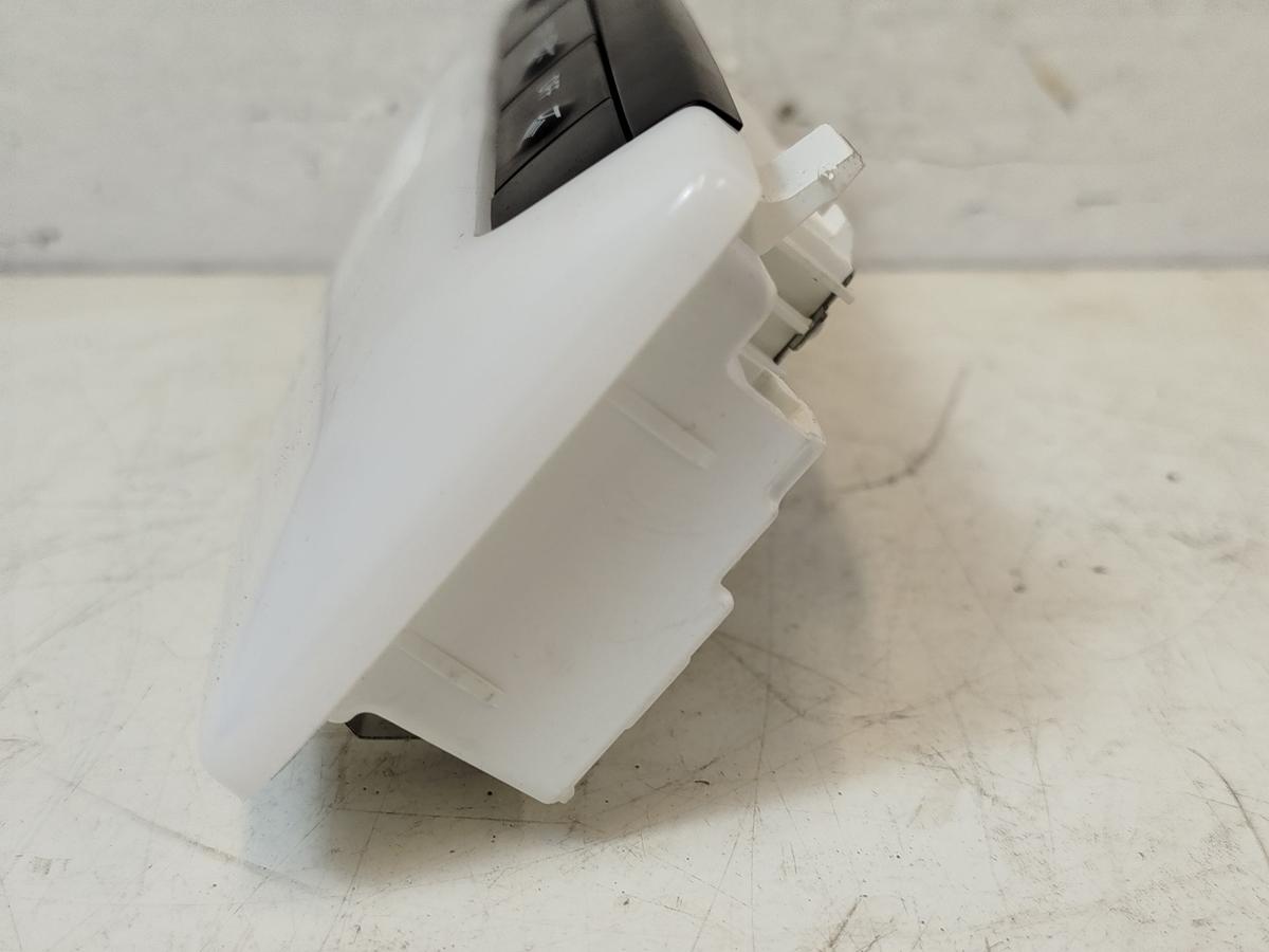 Nissan Leaf ZE1 40kWh Innenleuchte Dachleuchte Leselampe vorn OEM