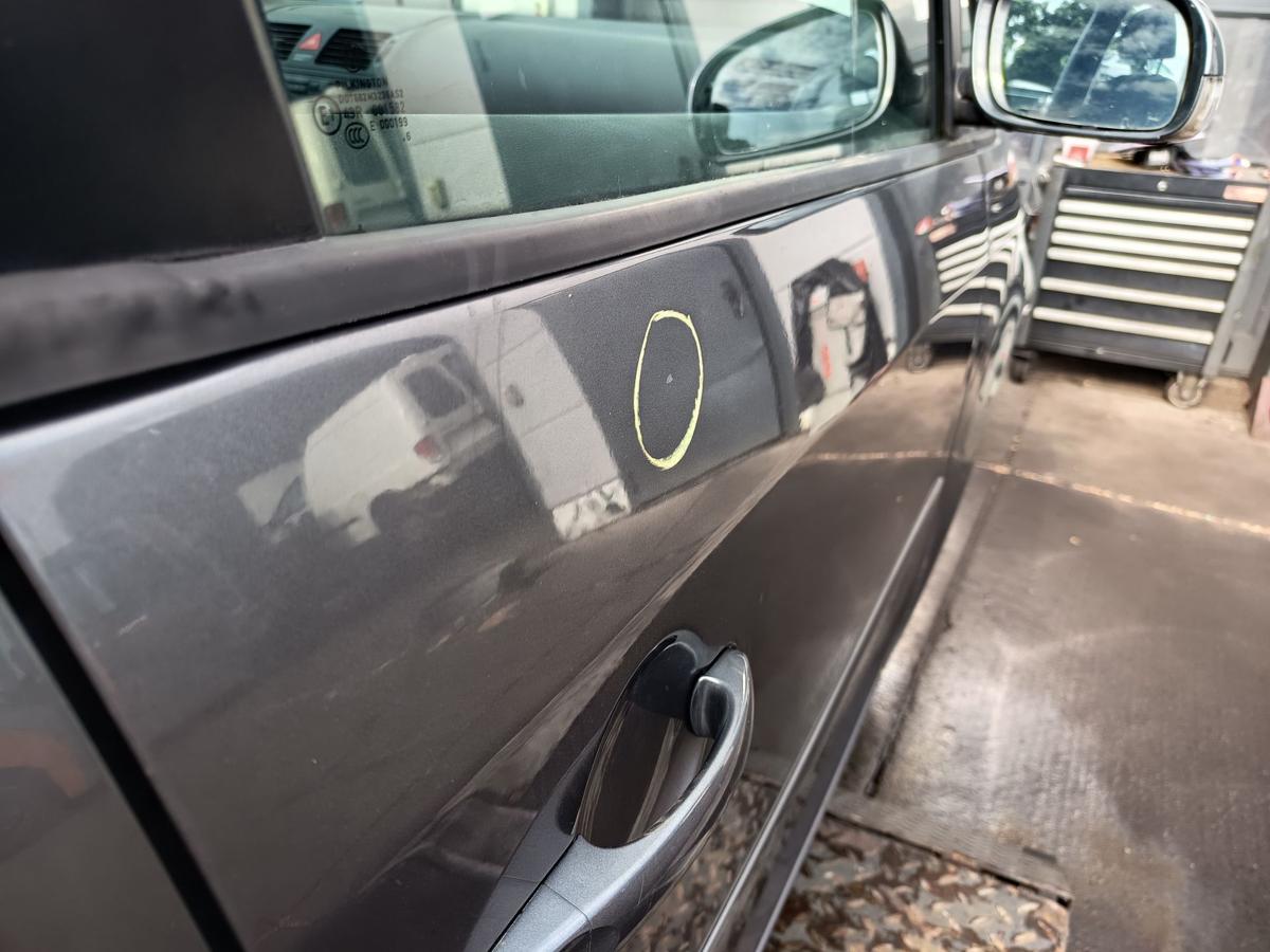 VW Touran 1T original Tür vorn rechts Beifahrer D7X Platingrau Bj 2006