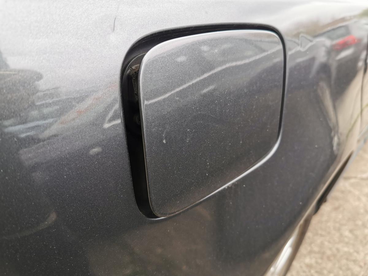 Volvo V50 M Tankdeckel Tankklappe Tankverschluss 45500 Titanium Grey pearl