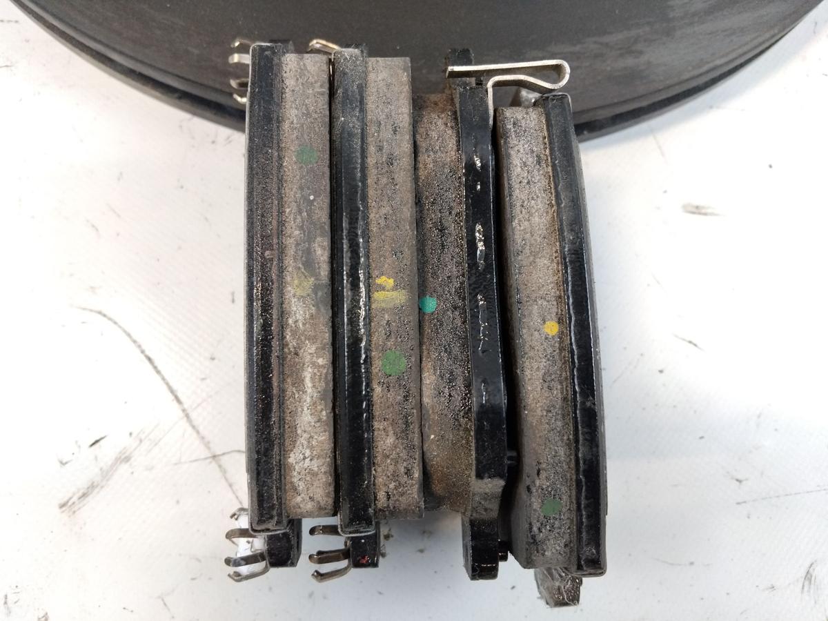 Tesla Model Y Performance original Satz Bremsscheiben hinten mit Bremsbelägen