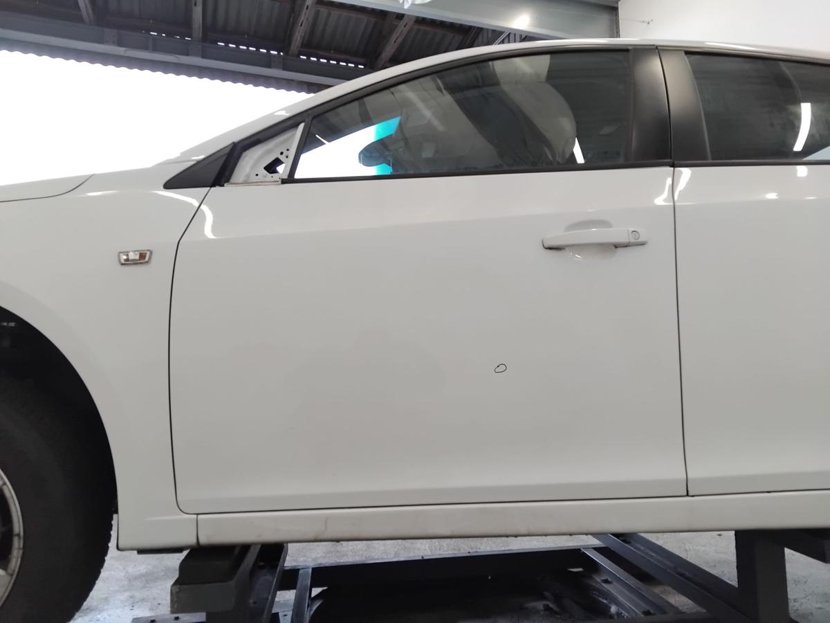 Chevrolet Cruze J300 T&uuml;r vorn links Fahrert&uuml;r weiss 4-t&uuml;rig Limousine BJ2011