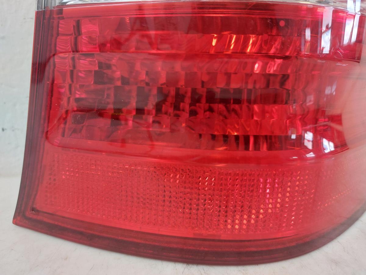 Mercedes E Klasse S211 Rückleuchte Schlussleuchte Rücklicht aussen rechts Kombi