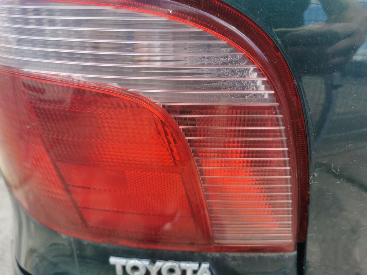 Toyota Yaris P1 Rückleuchte Schlussleuchte Rücklicht Lampe hinten links 3trg