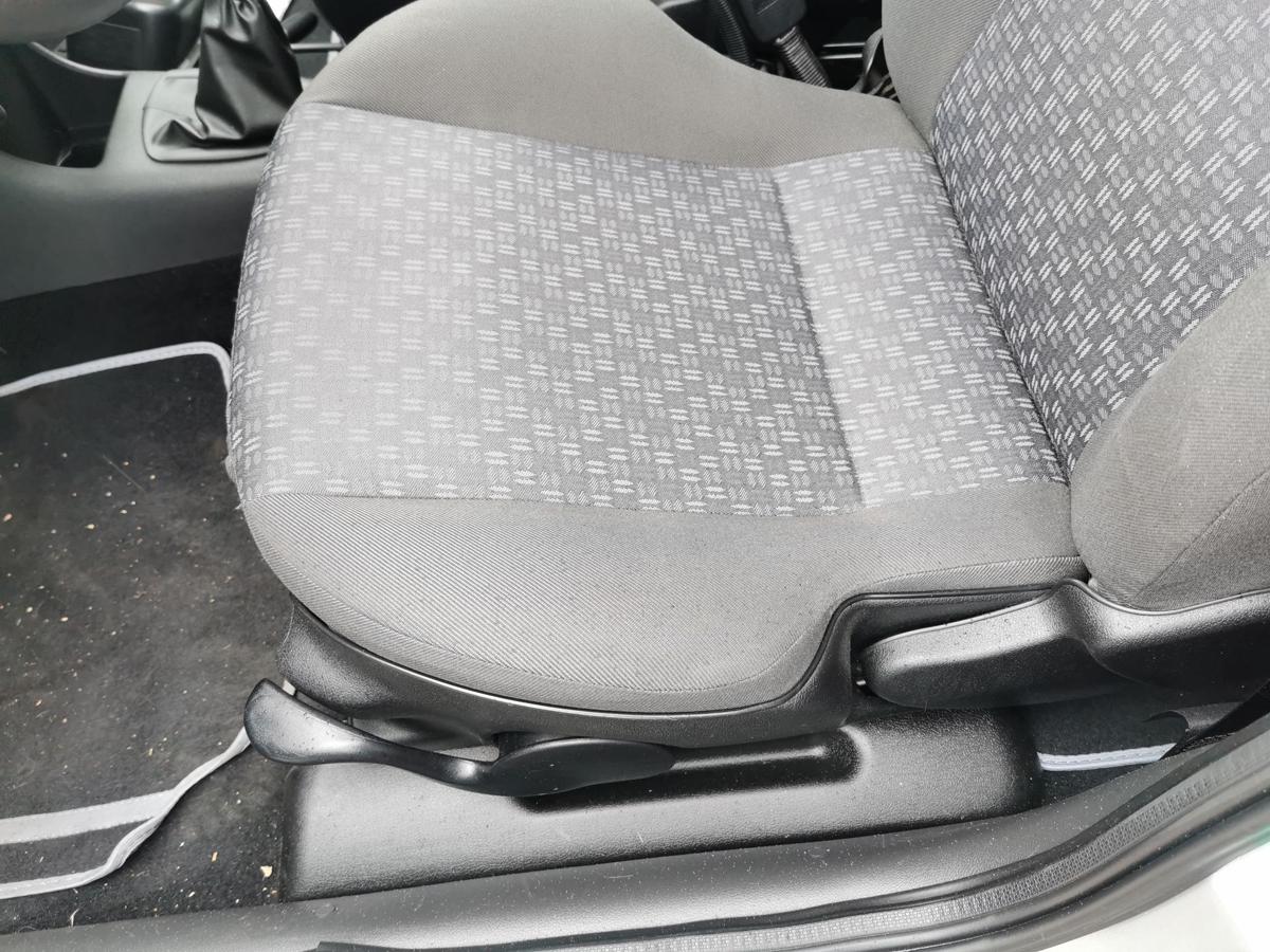 Ford Fiesta JBS Fahrersitz Sitz Autositz vorn links Höhenverstellung Stoff 5trg