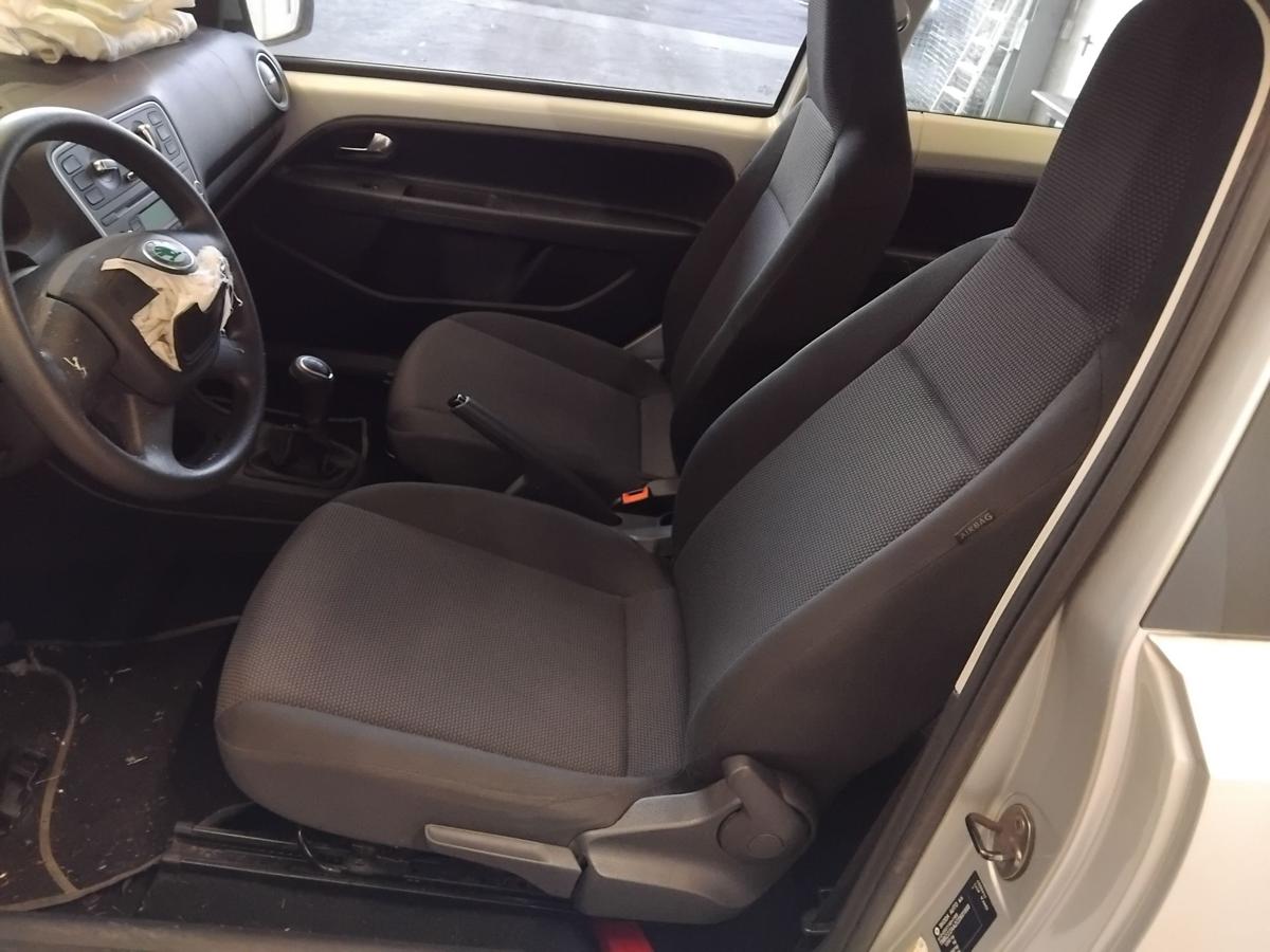 Skoda Citigo original Sitz vorn links Fahrersitz Stoff dunkelgrau 3-t&uuml;rig BJ2012
