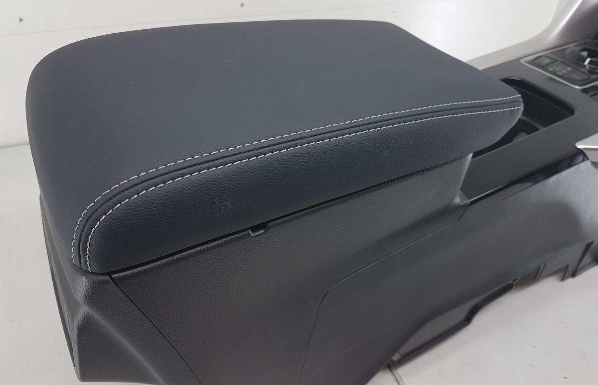 Mitsubishi Eclipse Cross Mittelkonsole Bj2023 Mittelarmlehne Zierleisten