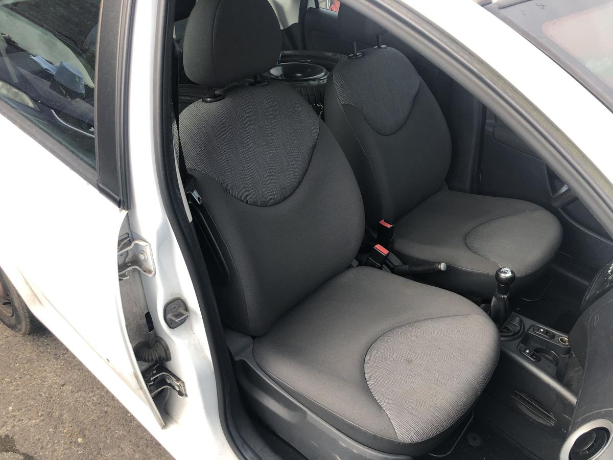 Citroen C3 Typ F Sitz vorn rechts Beifahrersitz Stoff ohne Heizung