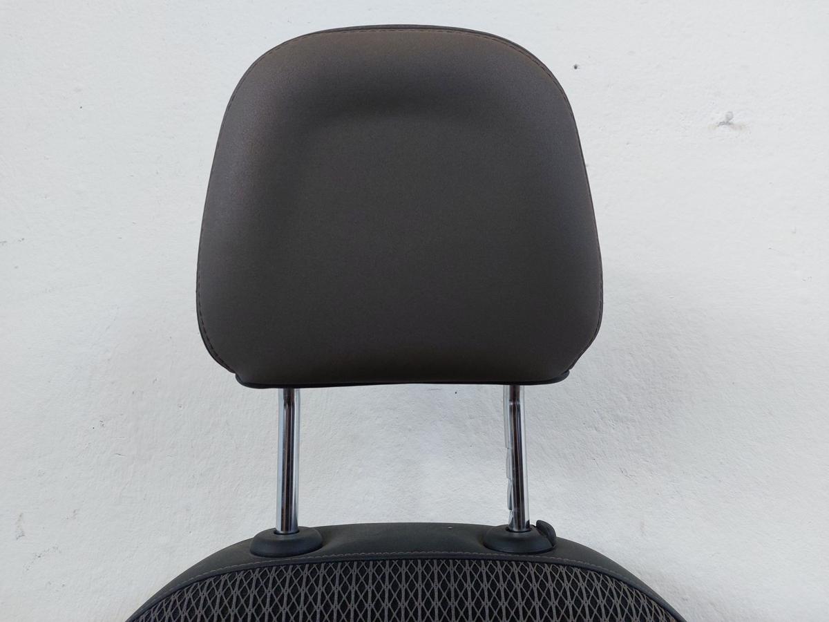 Peugeot 2008 I CU Sitz vorn links Fahrersitz Kunstleder Stoff braun Heizung