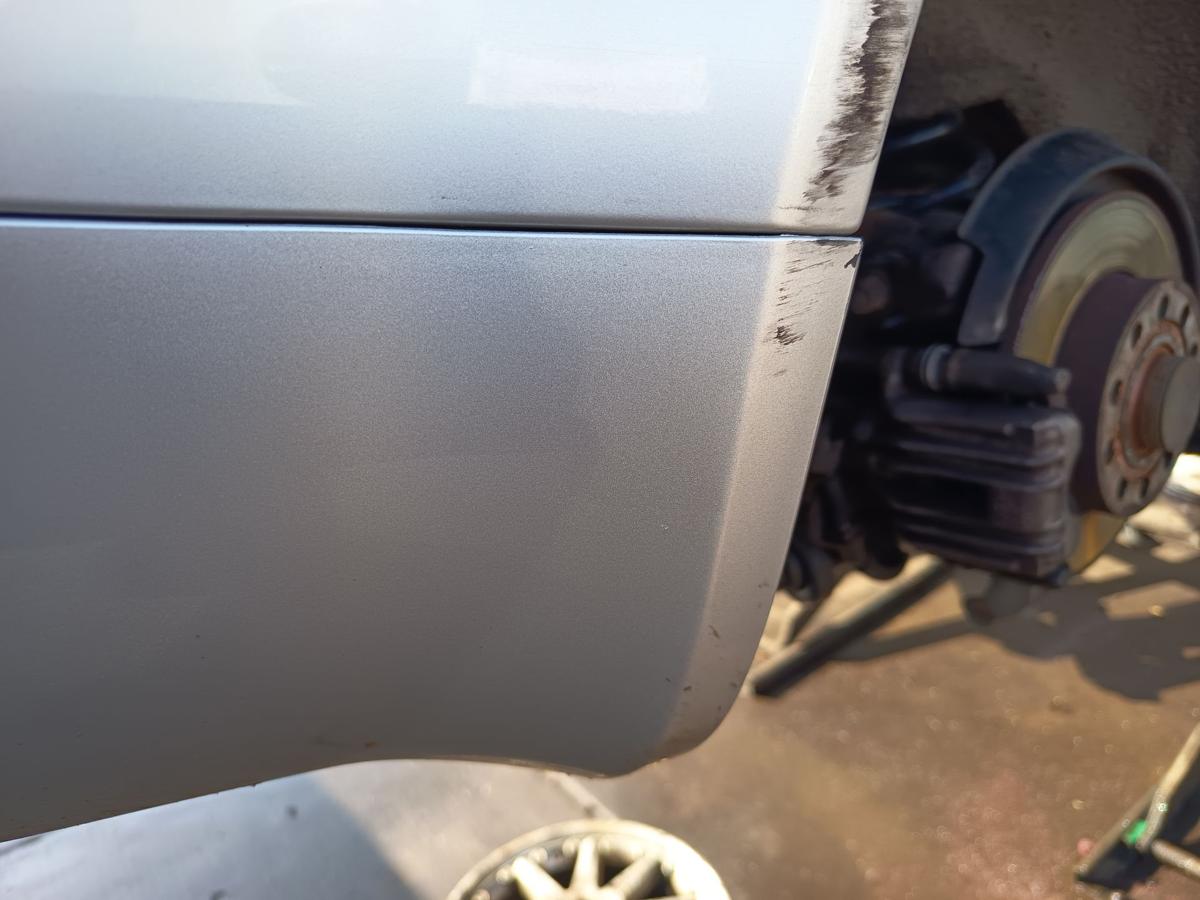 Audi A4 B6 Limo original Sto&szlig;stange F&auml;nger hinten Heck Fond Y7W Lichtsilber Bj03