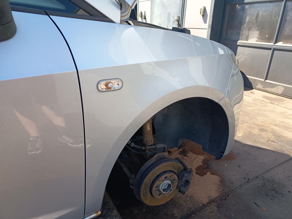 Seat Ibiza 6J original Kotfl&uuml;gel rechts LS7Y Luna Silber Baujahr 2010