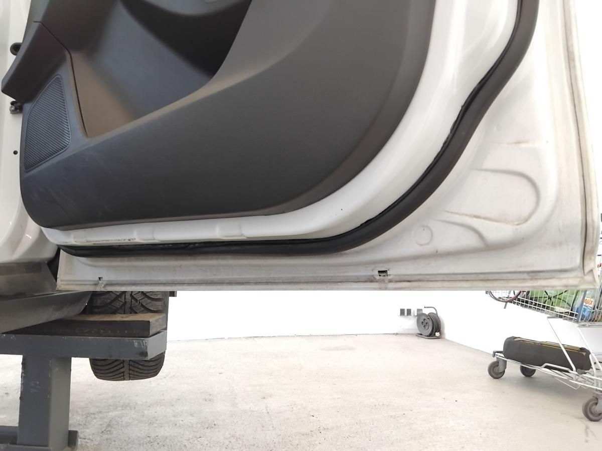 Ford Focus 3 DYB Turnier T&uuml;r vorn rechts Beifahrert&uuml;r frostweiss BJ2013