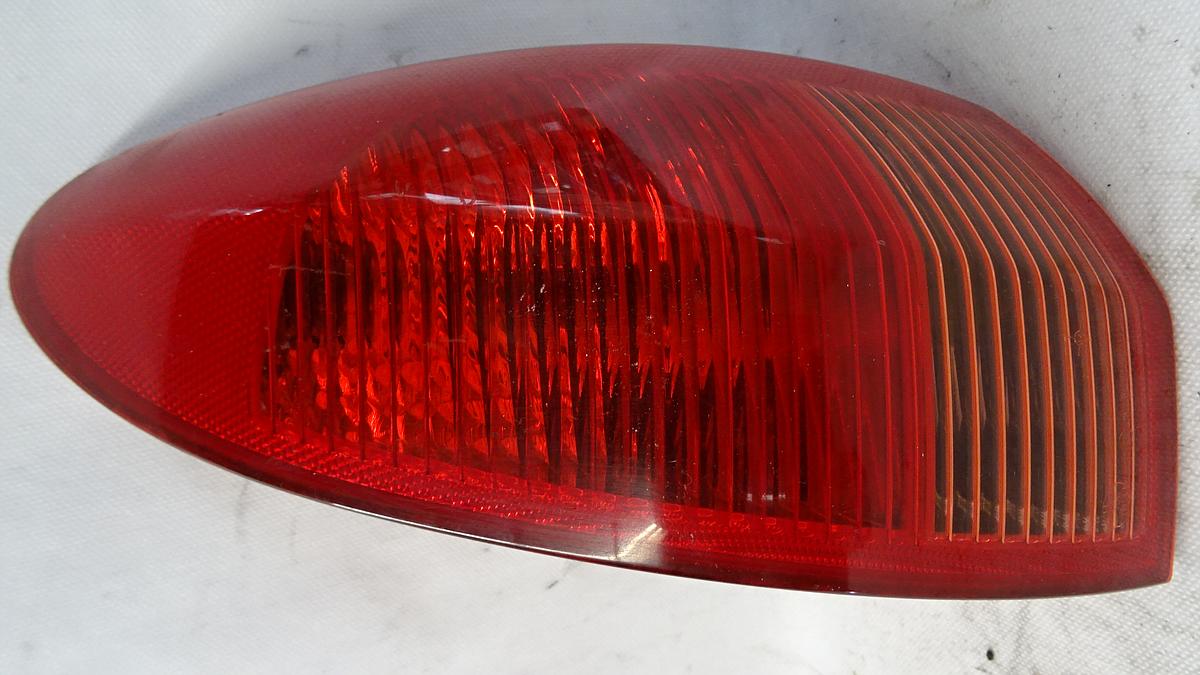 Alfa Romeo 147 Bj2005 Rueckleuchte Heckleuchte außen links in rot Alfa 46556349 Olsa 03322010