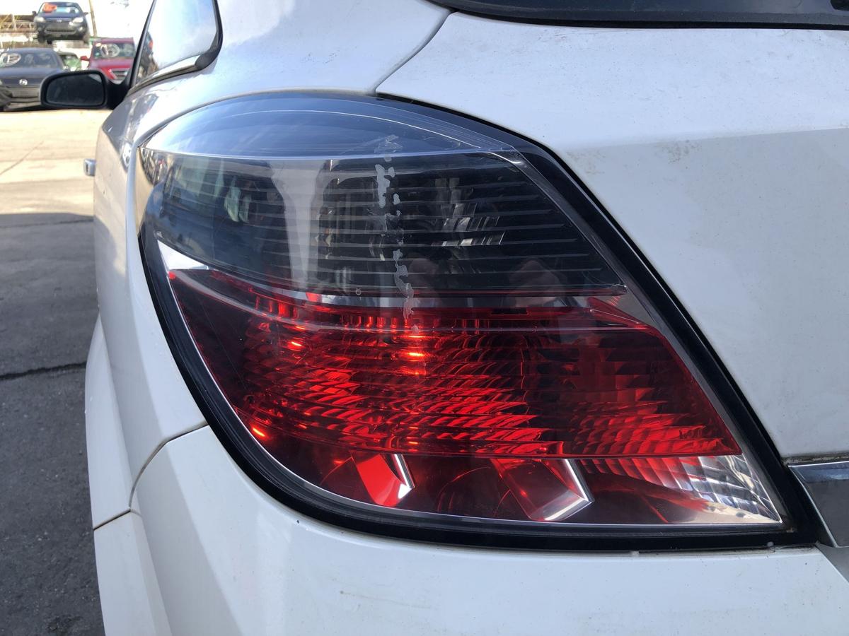 Opel Astra H GTC R&uuml;ckleuchte links R&uuml;cklicht Heckleuchte Schlusslicht