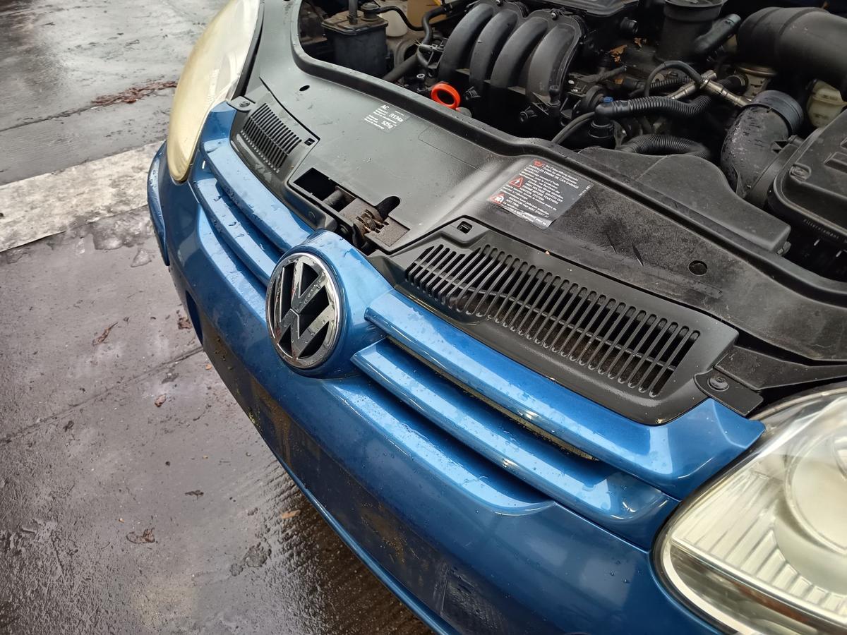 VW Golf V original K&uuml;hlergrill Abdeckung Stange vorn A5K Olympiablau Bj 2007